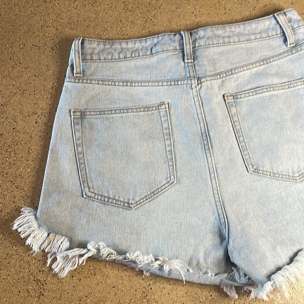 Wild Fable "High Rise Short" light wash denim cutoff jean shorts sz 8 - Picture 5 of 16